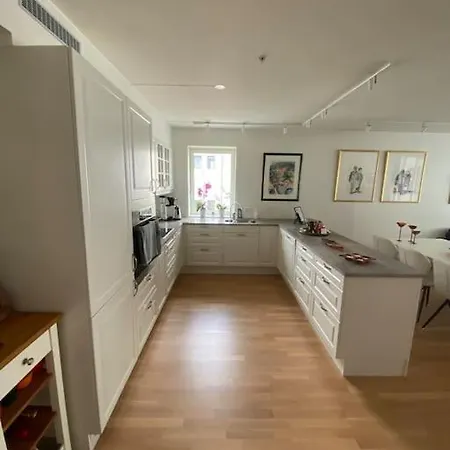 Apartment Beautiful Flat Near City Center